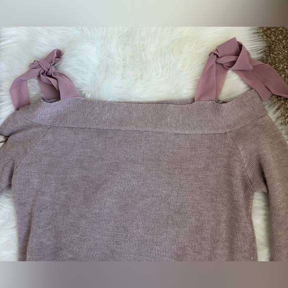 Off the shoulder sweater size small - Picture 5 of 6